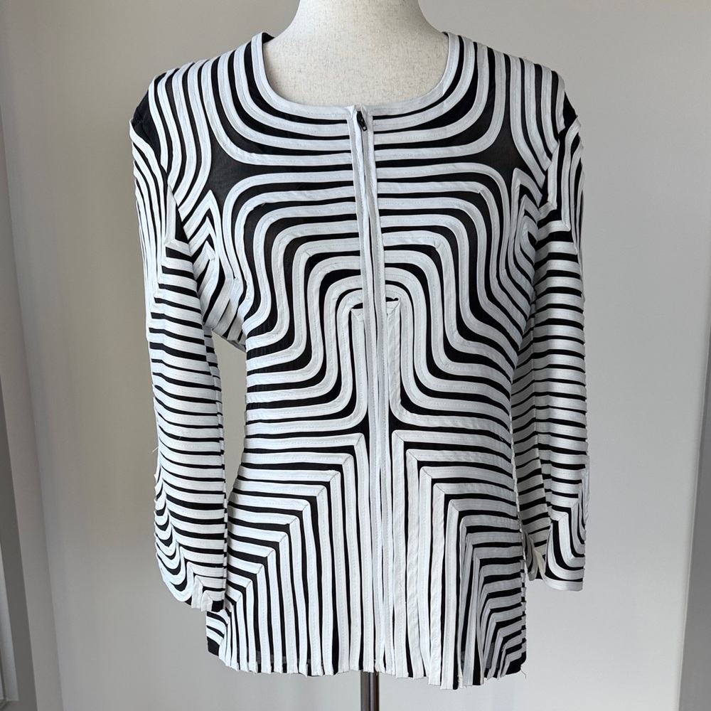 T&W Designs Women's Zippered  Top